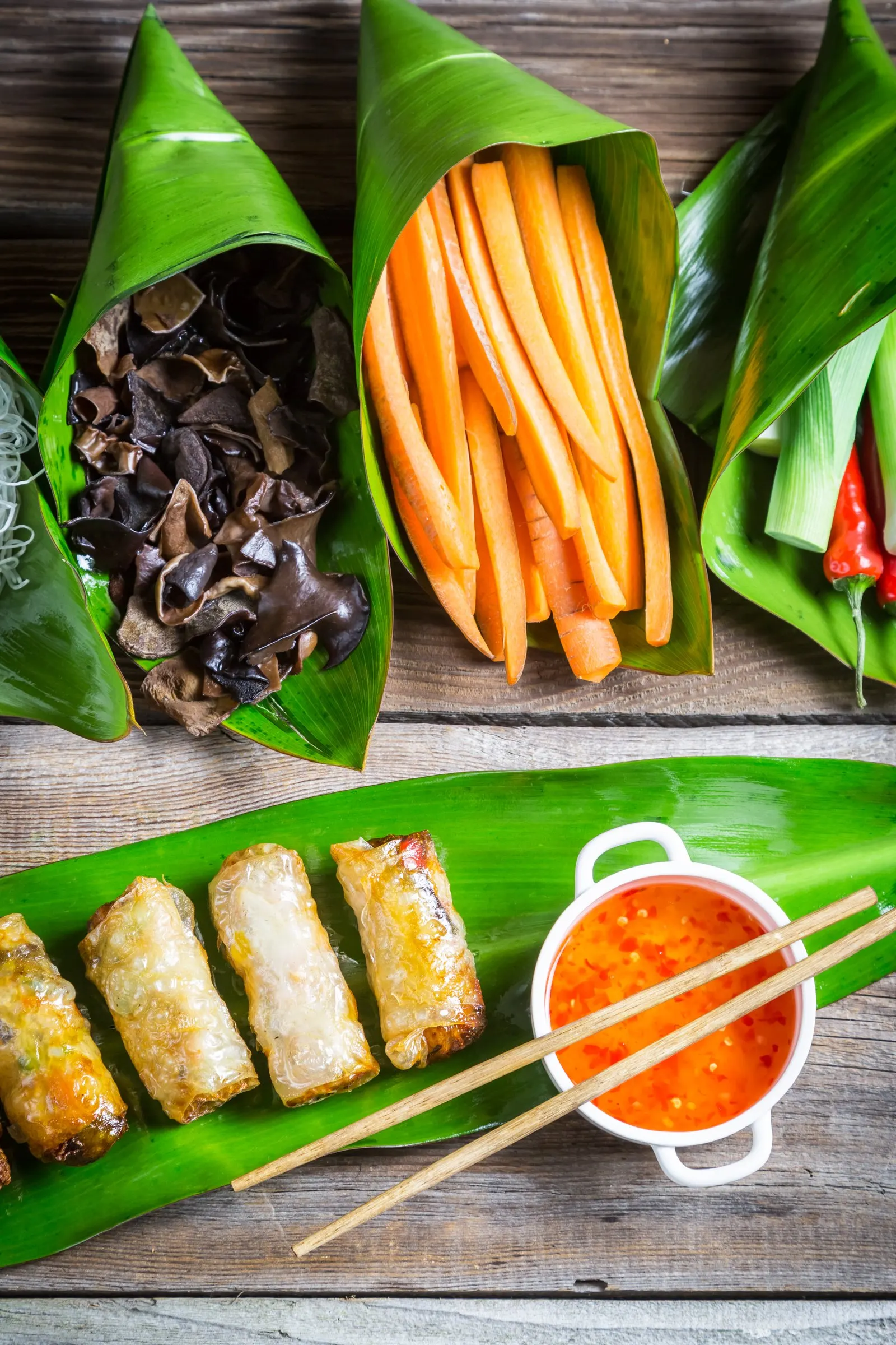 Crispy spring rolls with sweet and sour dipping sauce