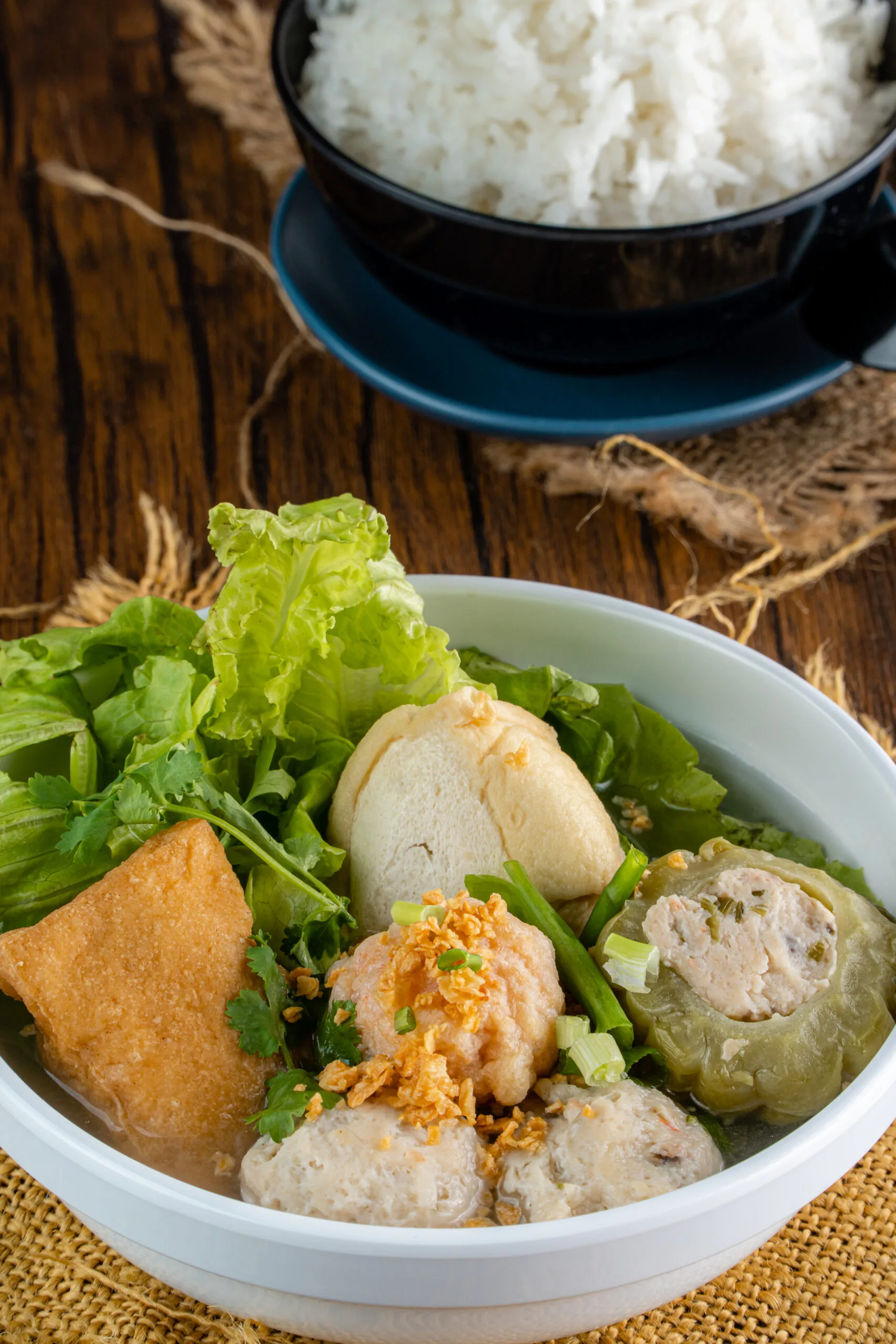 Yong tau foo , yong tau fu or Liong Tahu. is a Hakka Chinese cuisine consisting primarily of tofu filled with ground meat mixture or fish paste.